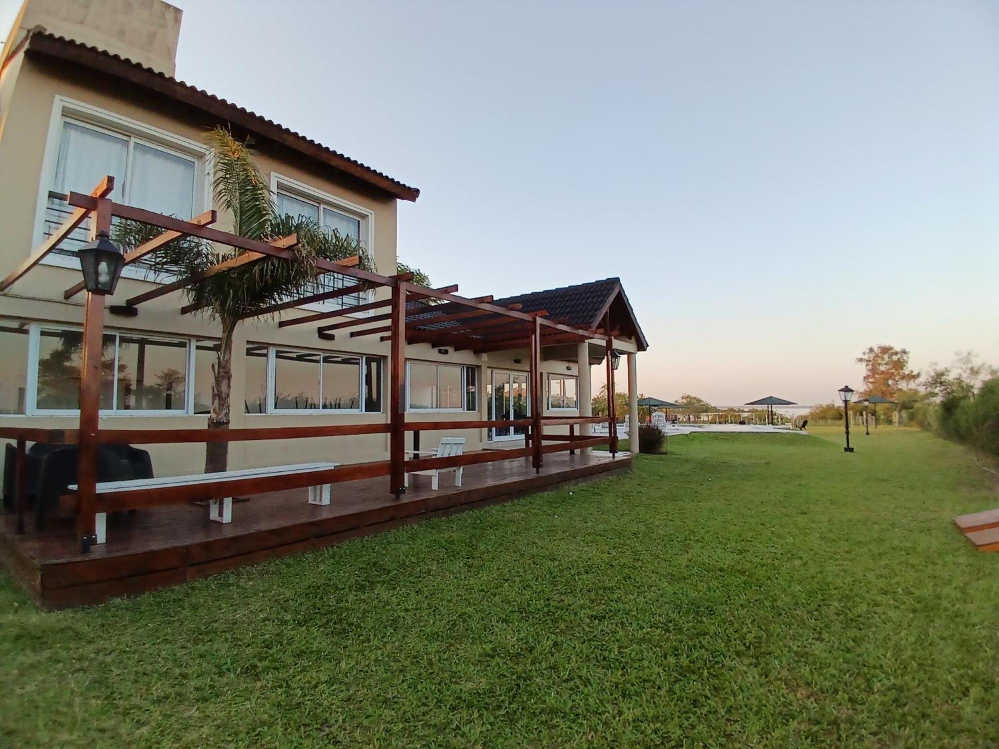 Brisas Del Lago Apart Y Hotel 페데라시온 외부 사진